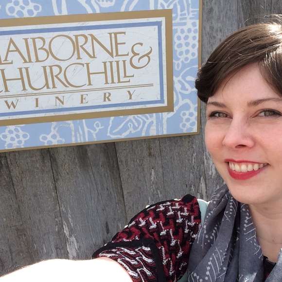 Meet your Posher, Jenn - Picture 2 of 5